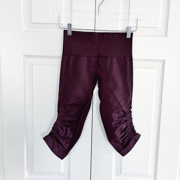Lululemon In The Flow Crop II - Picture 1 of 7